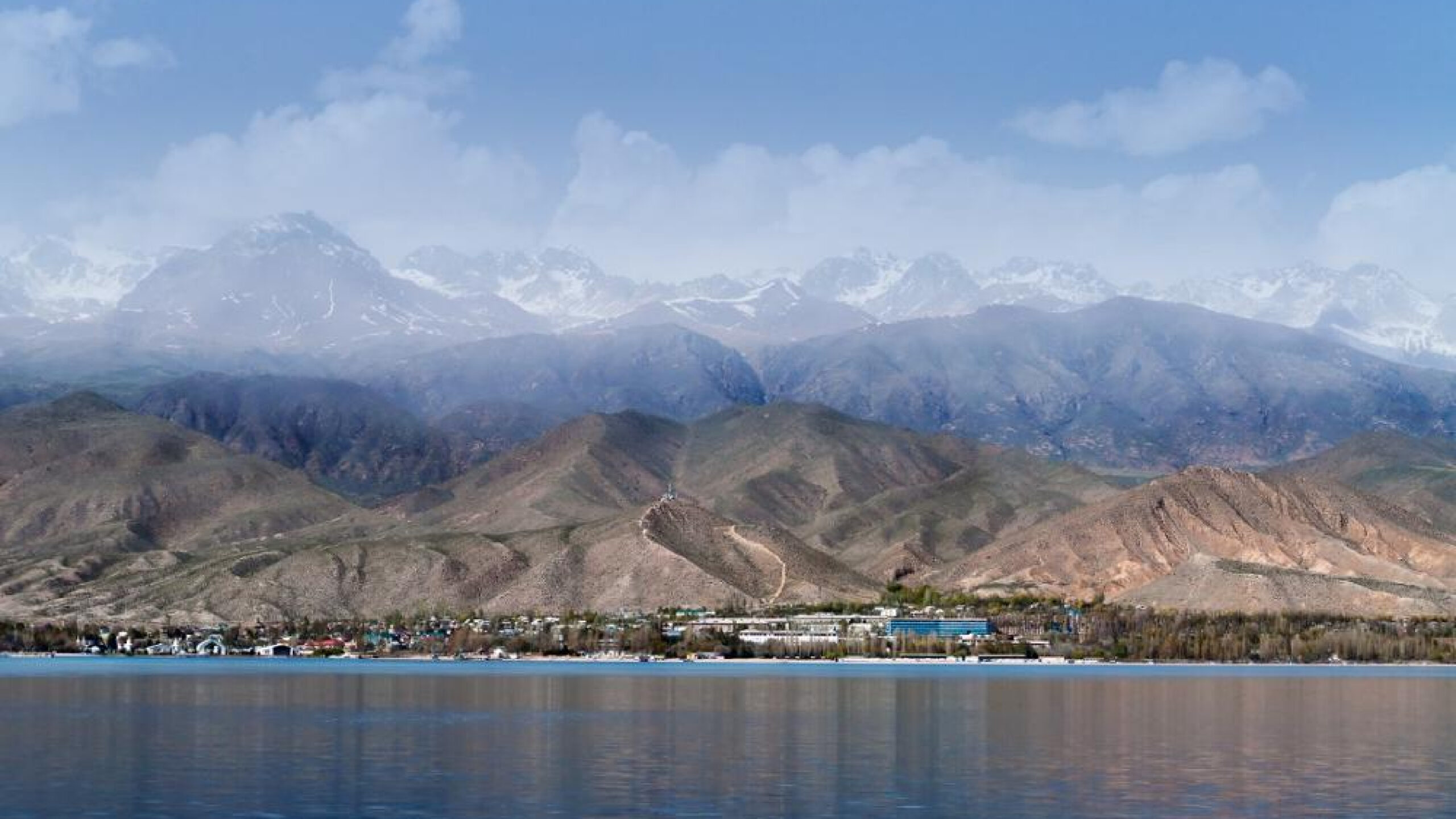 Hồ Issyk-Kul – Vẻ đẹp Kyrgyzstan