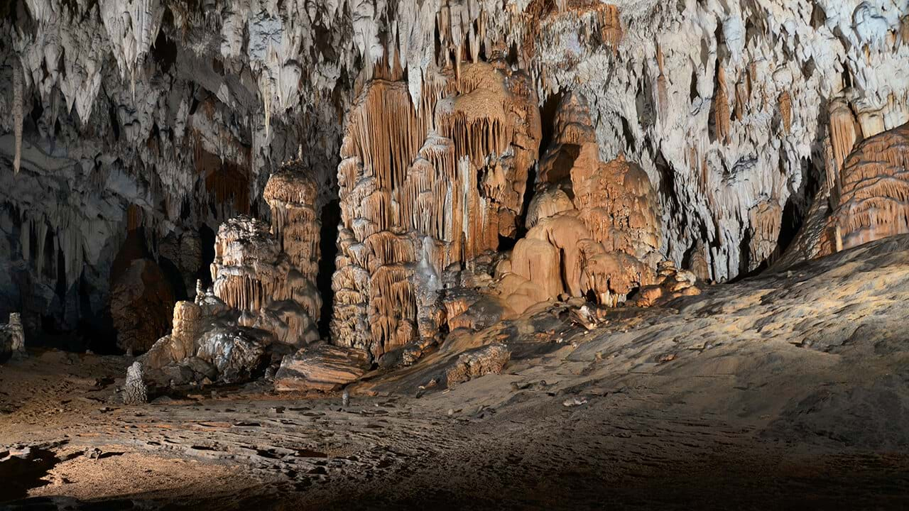 Hang Lechuguilla (Mỹ) – Vẻ đẹp của thạch nhũ và tinh thể