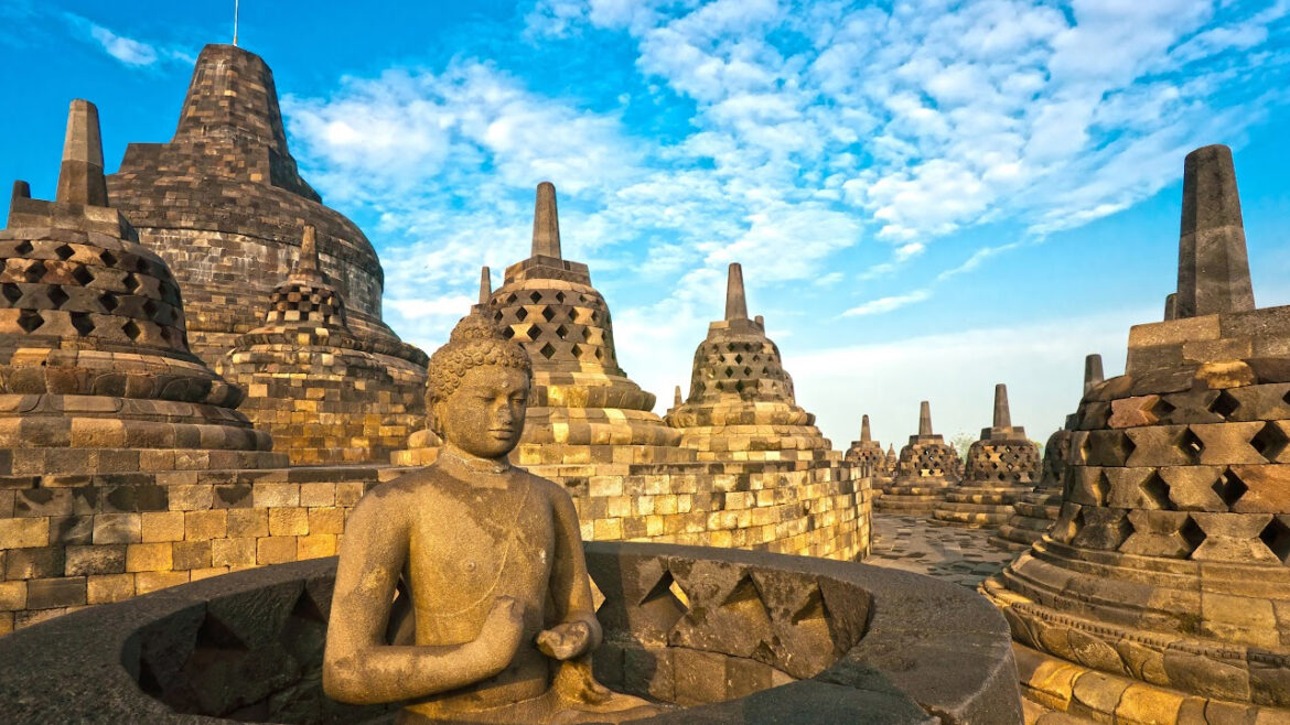 Borobudur – Bản kinh Phật bằng đá giữa rừng Java