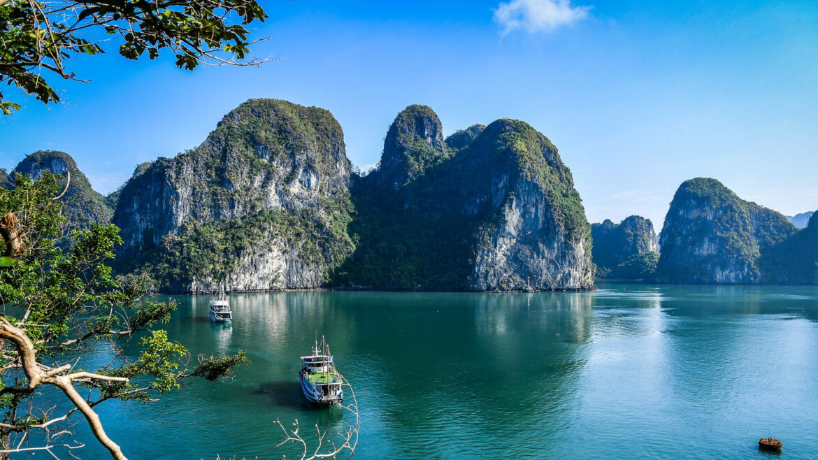 Biển Hạ Long – Kỳ Quan Giữa Trời Và Nước