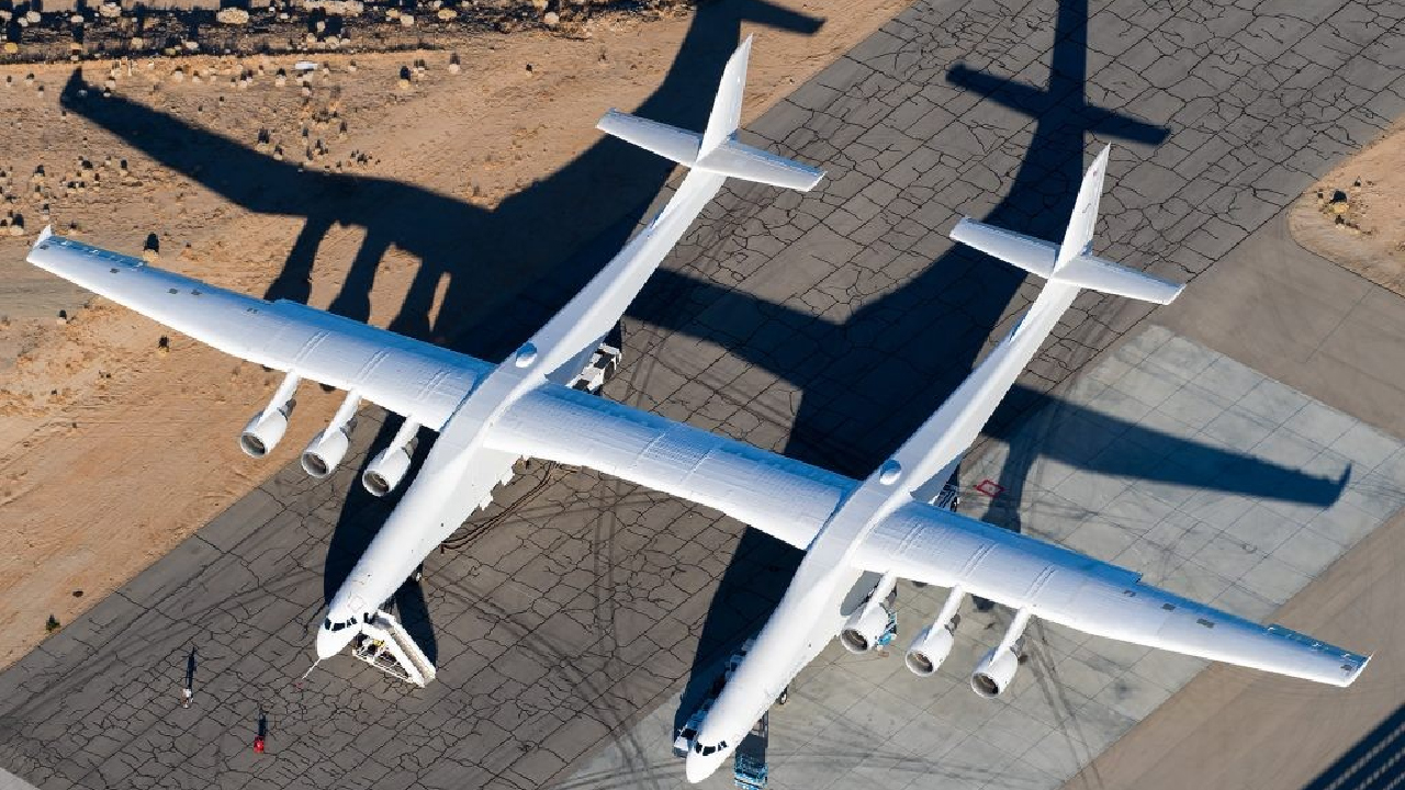 Stratolaunch Roc – Người khổng lồ hai thân